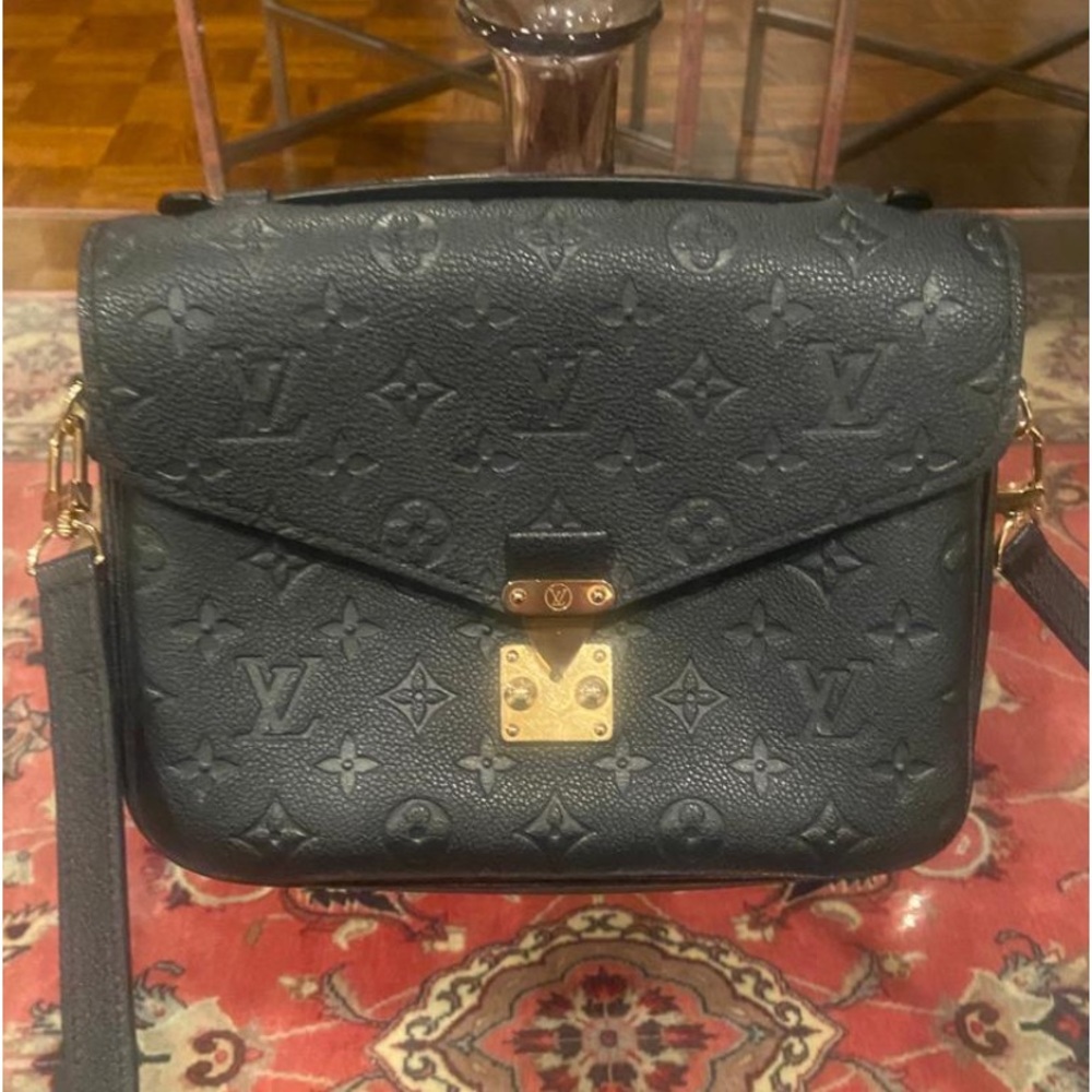 Slightly Used Louis Vuitton Pochette Métis Black Crossbody